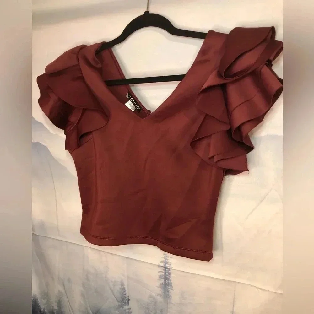 💥🌹Burgundy Flutter/Ruffle crop top size Small and Medium￼🌹💥